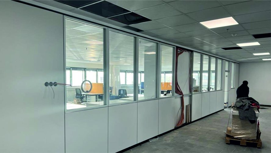 Das Rieck Logistik Gebäude von innen mit Büros.