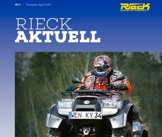 Motocross-Fahrer auf einem Quad in Outdoor-Umgebung.